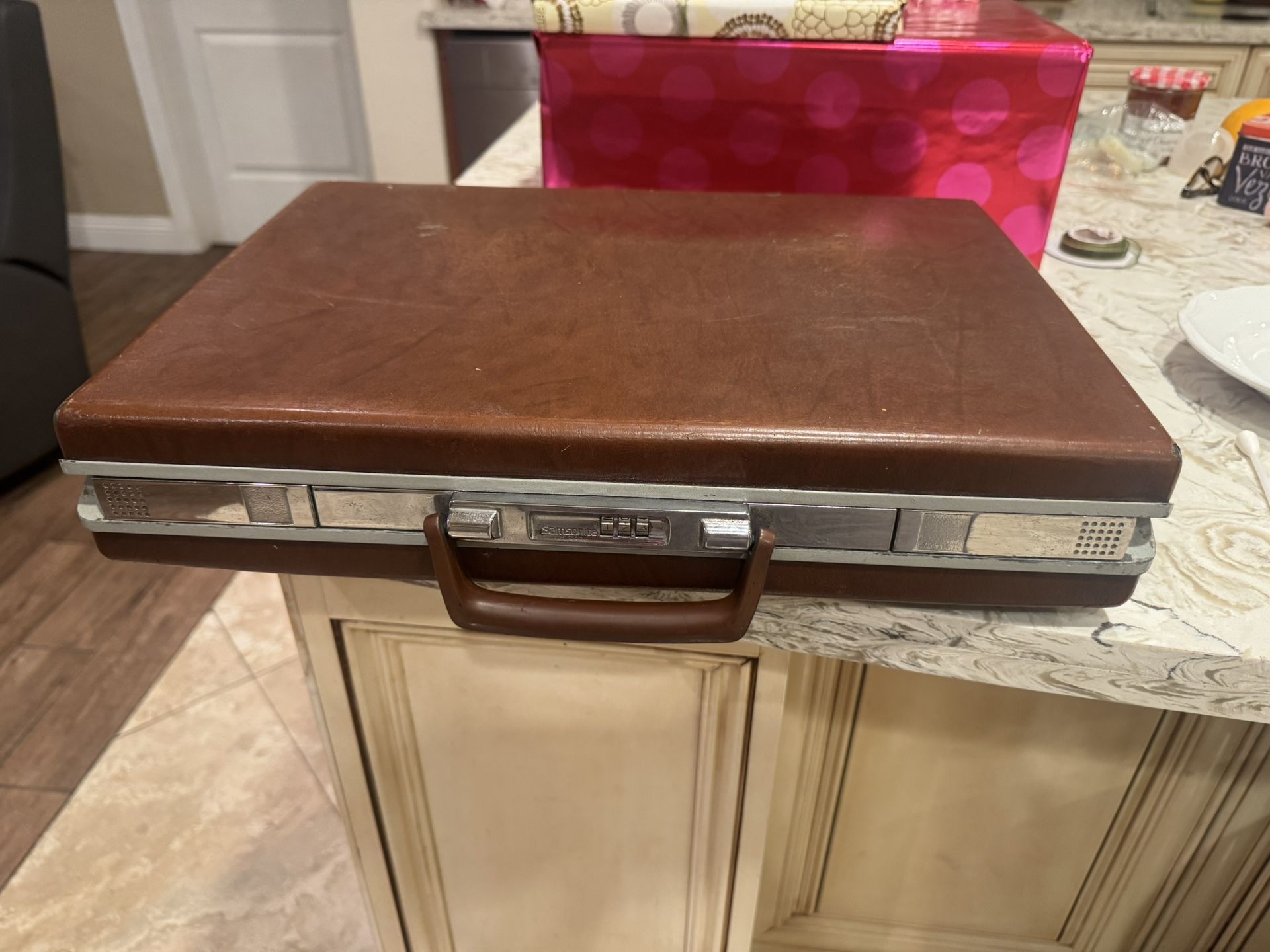 Vintage Samsonite Hard Shell Classic Brown Attaché Briefcase