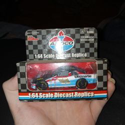 1:65 Scale Diecast Replica  