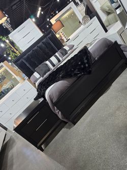 ✨️ King, Cal King, Queen Bed Frame ✨️ Furniture Sectionals, Bedrooms, Dining Avail