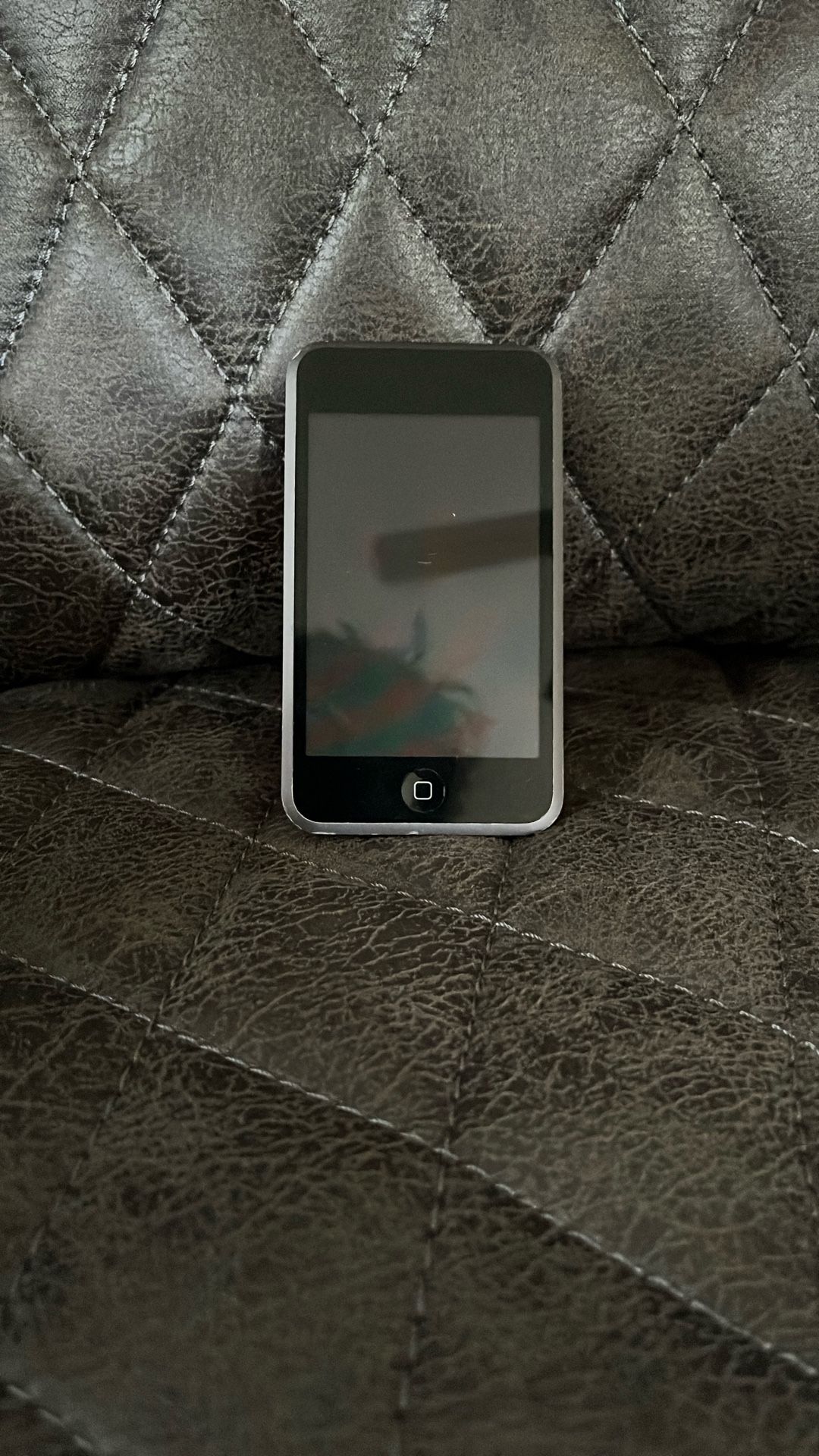 iPod Turns On