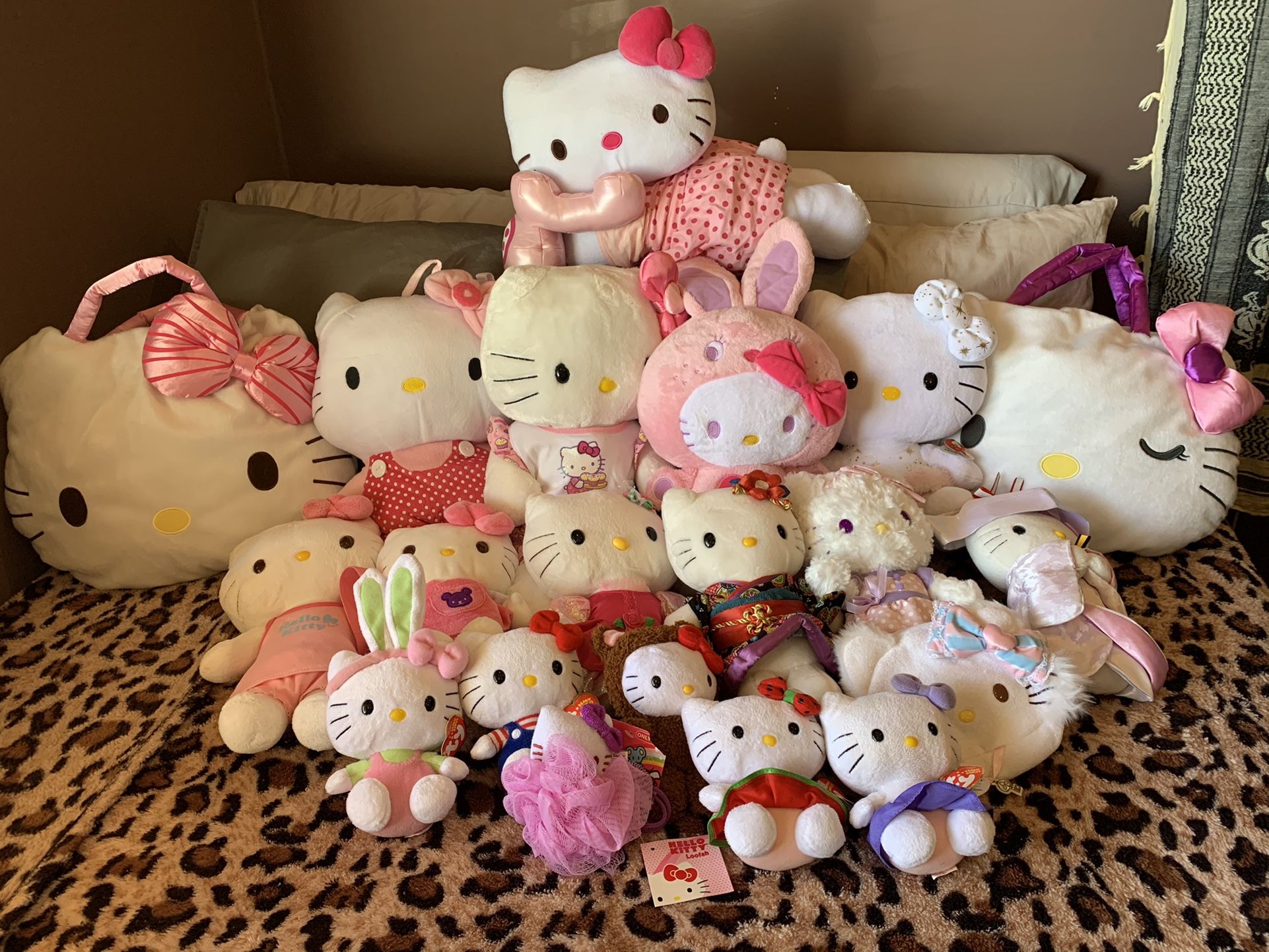 20 Hello Kitty Plush Stuffed Dolls & Bags Bundle