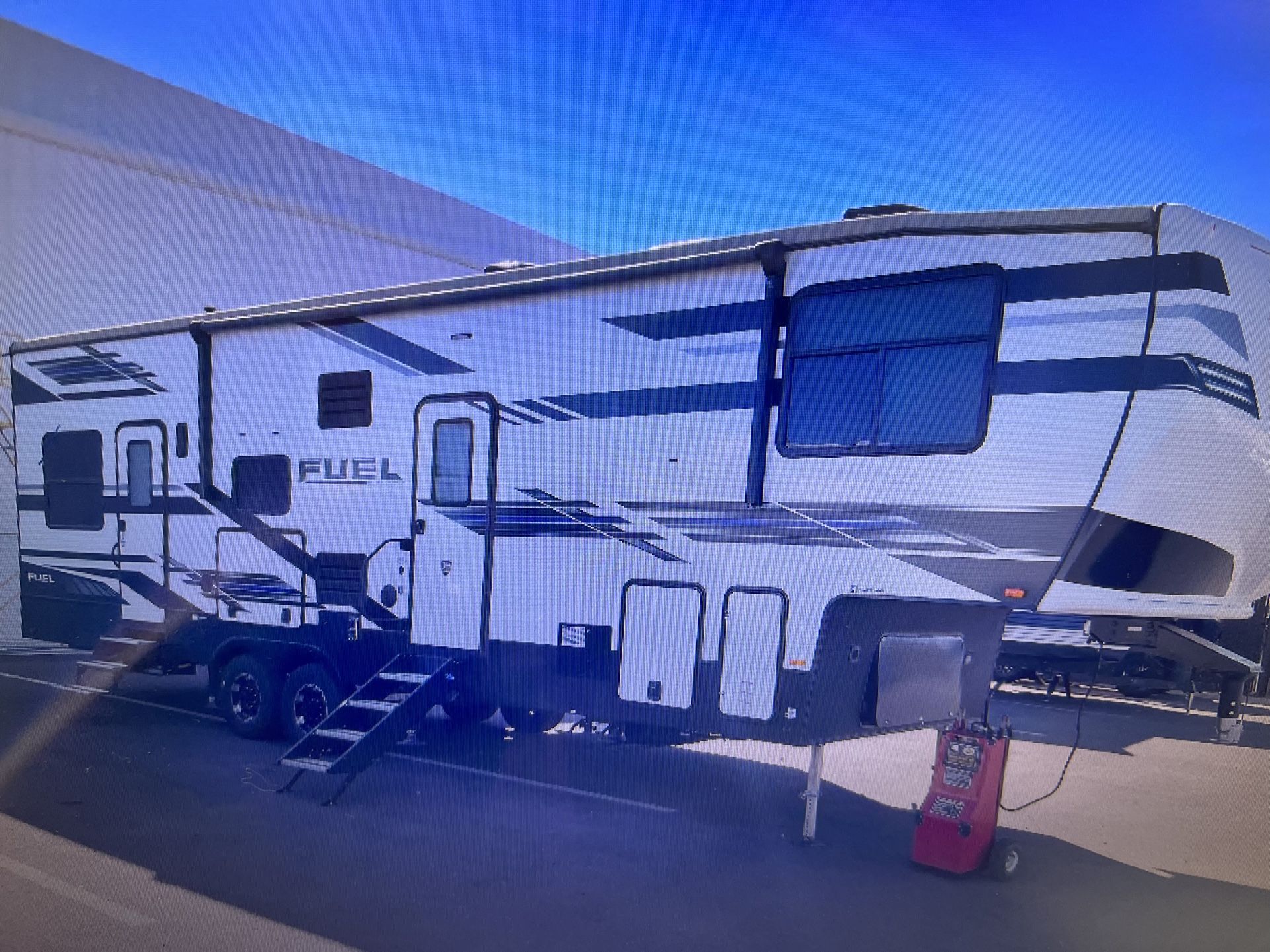 2021 FUEL 323 Toy Hauler