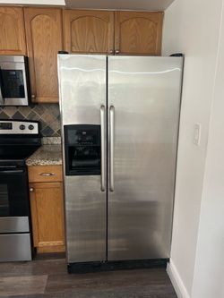 Refrigerator 33”