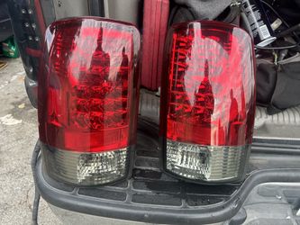 luces traseras GMC YUKON / 2000 / 06