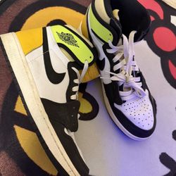 Jordan 1 Retro High OG ‘Volt Gold’