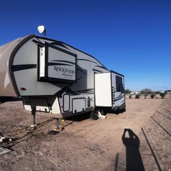 2015 Rockwood Signature, Ultralight, 24 fifth wheel trailer