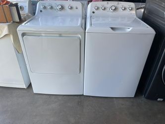 GE Set Washer And Gas Dryer