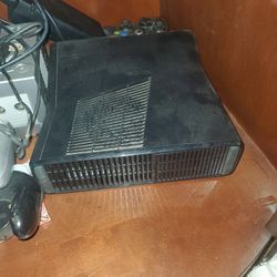 Xbox 360 With Games And Controllers 