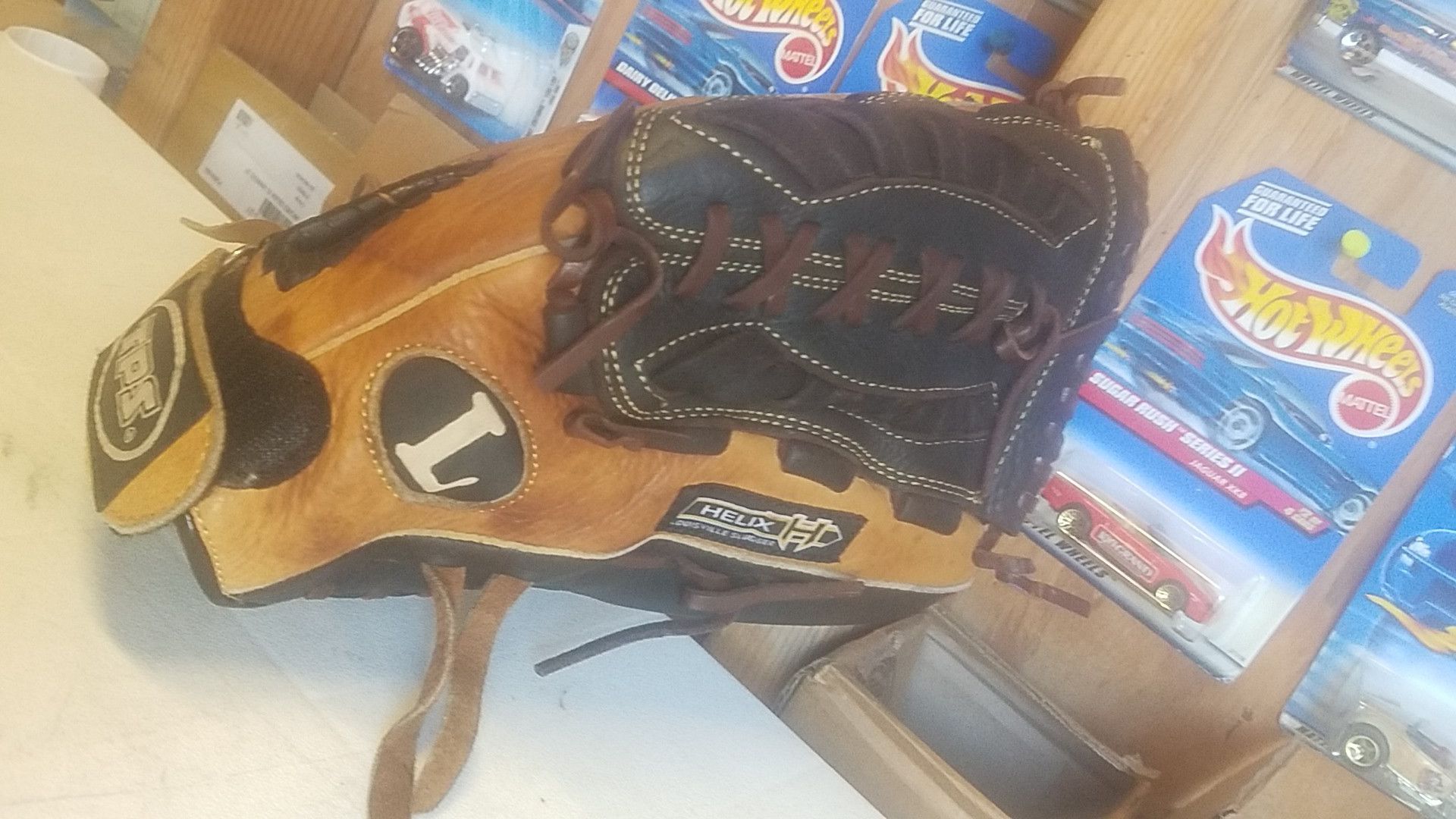 Slowpitch softball glove, Helix Series , 13"