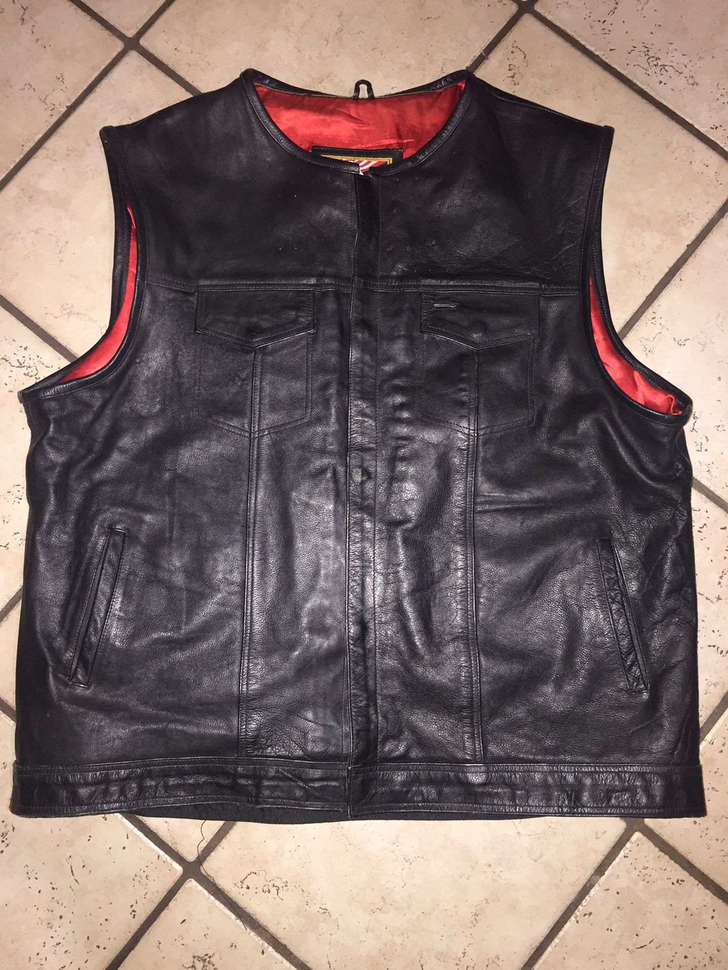 Men’s black genuine leather 10 pockets motorcycle biker vest size 58. ( XXL )