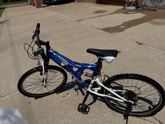 Mongoose XR 200 mountain bike