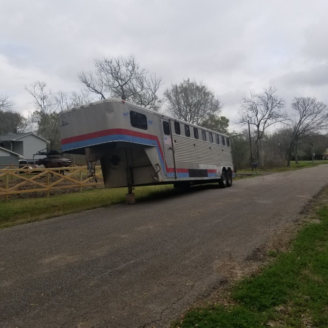 9-12 horse trailer goes neck