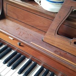 Spinet Piano 