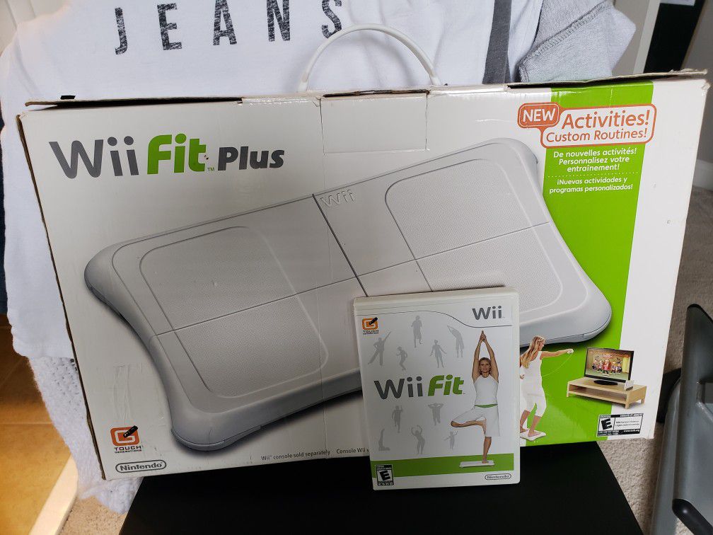 Wii fit Plus with exercise mat, carrying case, DVDs