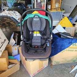 Graco Snugride Snugfit 35, 2 Car Bases Included 