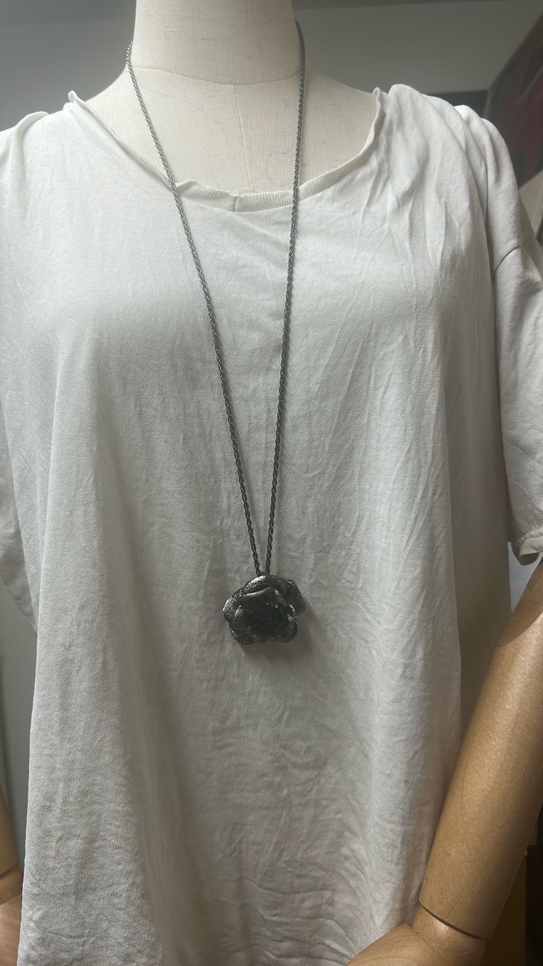 Flower and Stone Black Necklace
