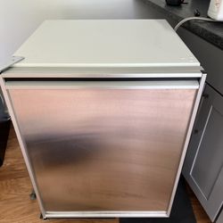 Sub Zero Under Counter Refrigerator With Freezer And Ice Maker 
