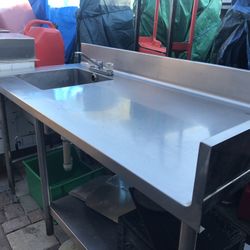 Mesa Con Fregadero De Stainless Steel Muy Bueno Americana 