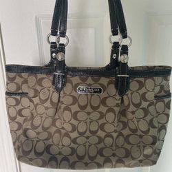 COACH HANDBAG