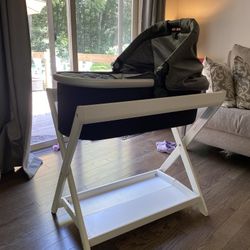 Uppa baby bassinet and stand 