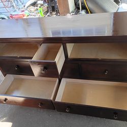 Dresser With 6 Drawers And Lights On The Shelves.