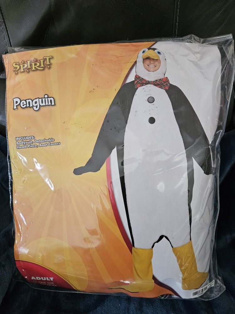 Penguin Adult Halloween Costume $15