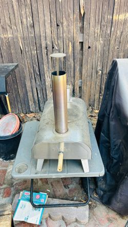 Wood pallet pizza oven