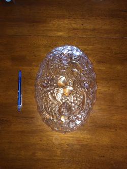 Beautiful glass fruit type bowl