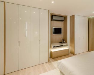 Custom Kitchen Cabinets 