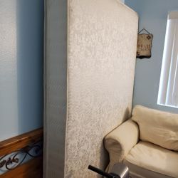 Queen size mattress /pillow top
