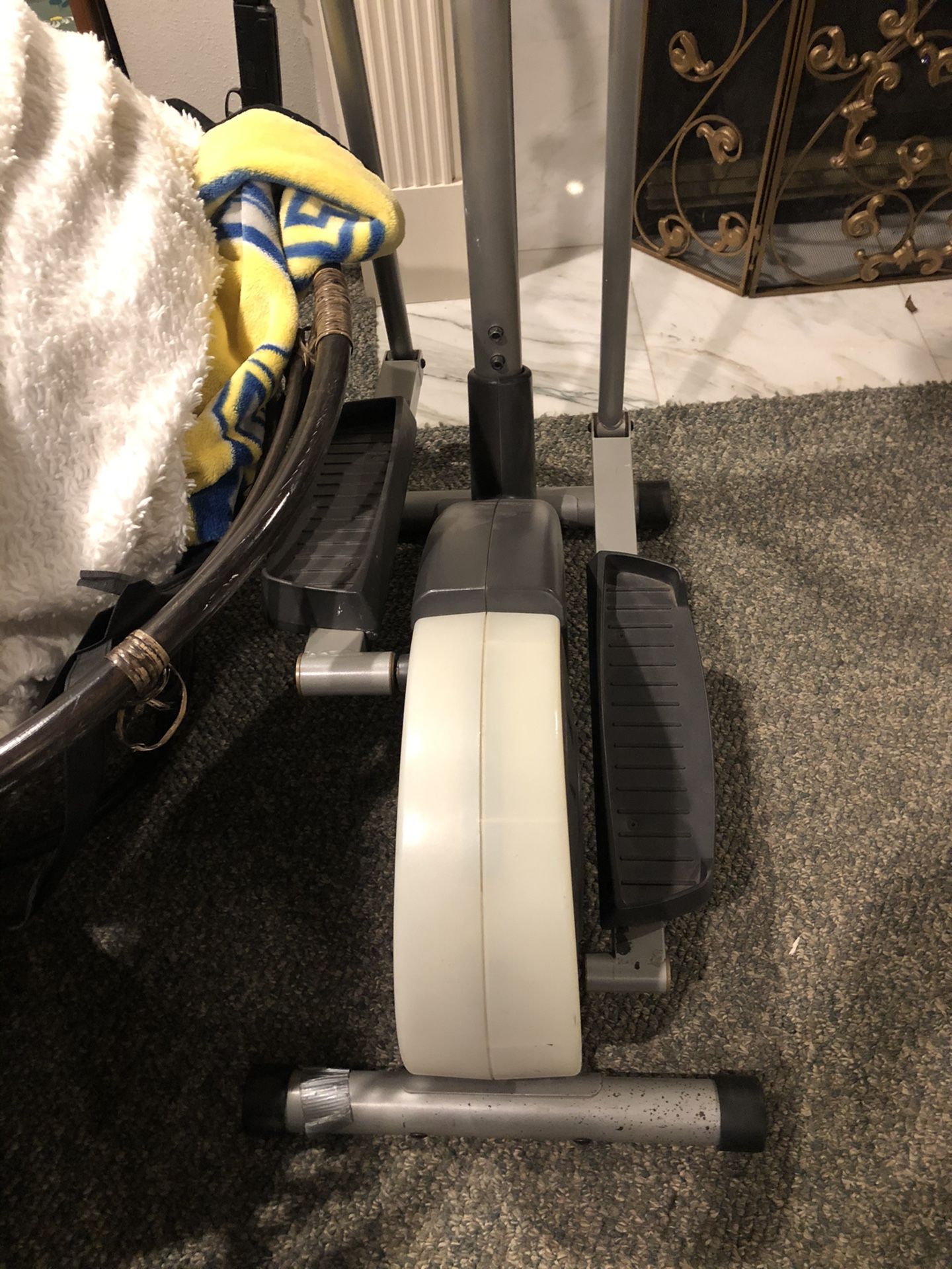 Elliptical workout machine