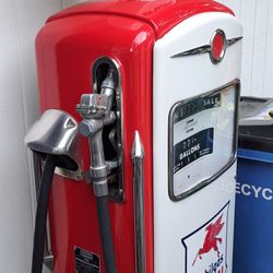 Vintage Bennett gas pump