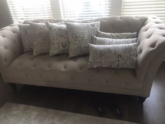 Throw pillows & decorative pillows