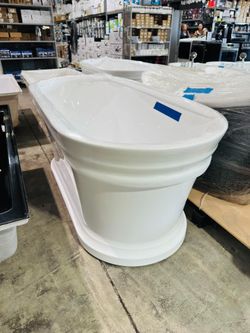 67 in. L x 32 in. W Acrylic Double Ended Freestanding Soaking Bathtub with Center Drain in Chrome $599 