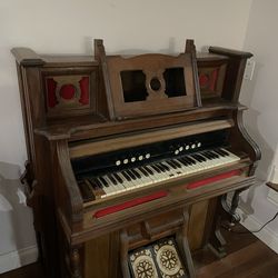Working Vintage Pump Organ