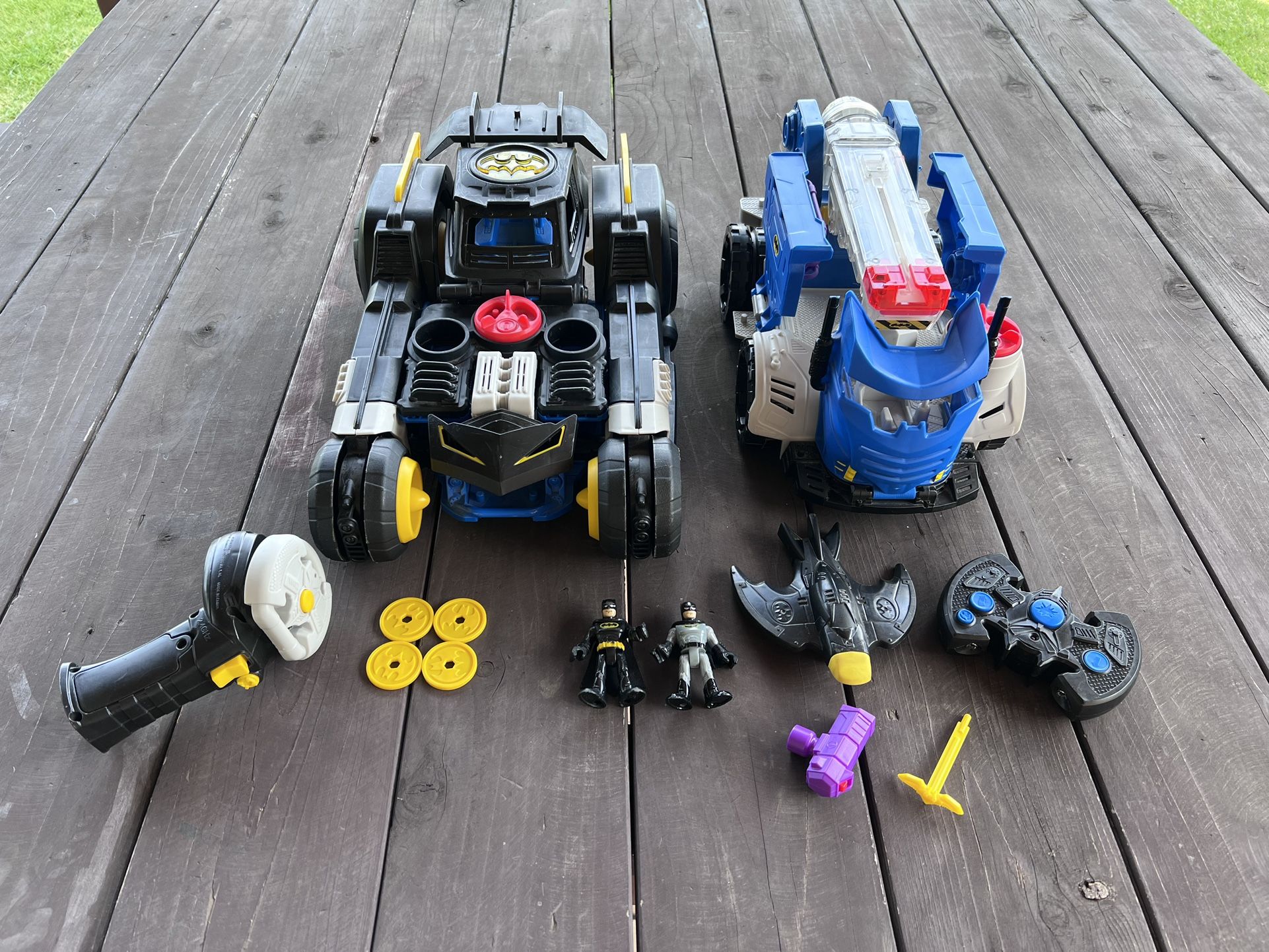Mattel Imaginext DC Super Friends RC Mobile Command Center & Batmobile Transformer R/C Batman Car