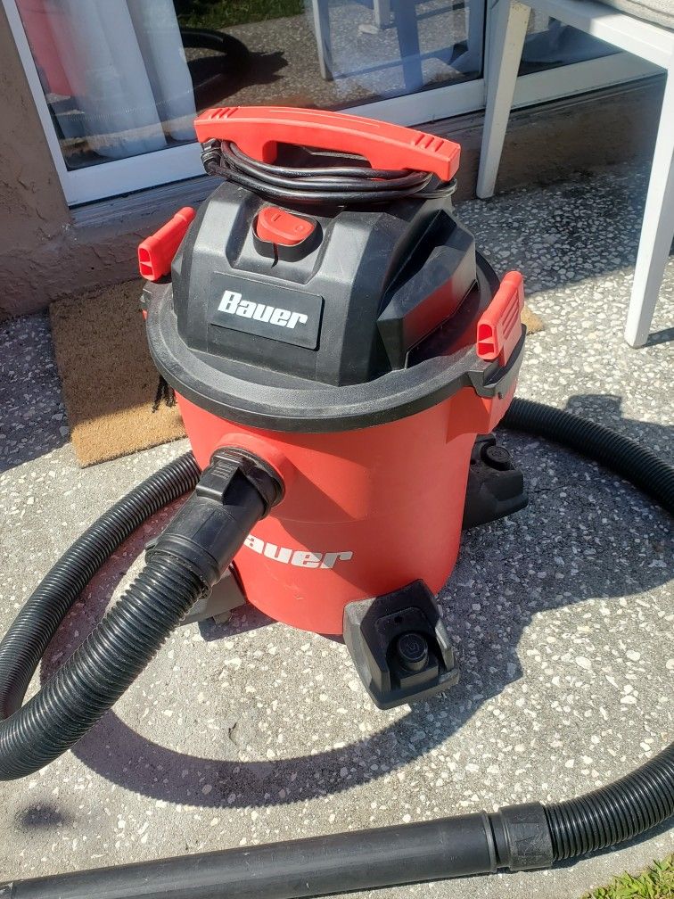 Bauer 6 Gallon Wet Dry Vacuum.