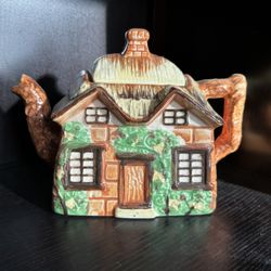 Cottage Tea Pot Occupied Japan Hand Painted Maruto Mu, Cottage, 1940s, Ceramic