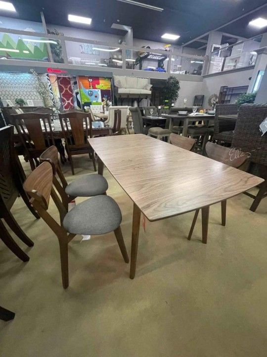 Alfredo Natural Walnut Dining Room SetCoaster$10 Down Payment And Financing Available