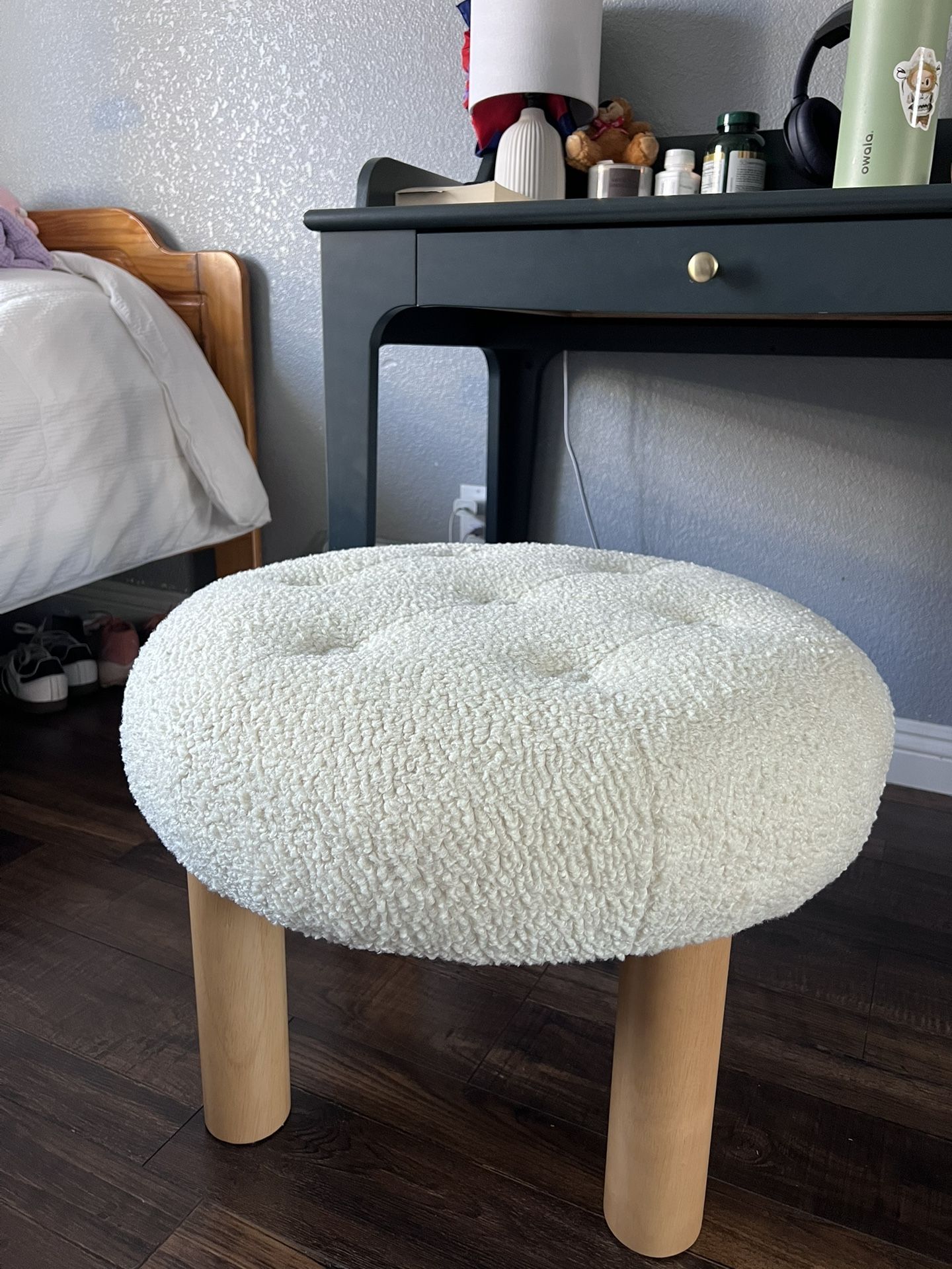 Round Tufted Ottoman 