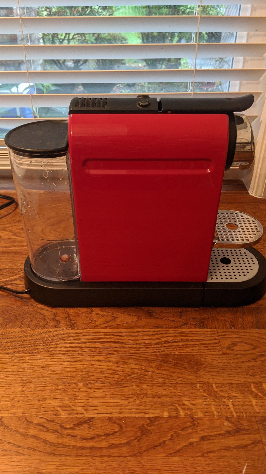 Nespresso C111 Espresso Maker (Red) for Sale in Bellevue, WA OfferUp