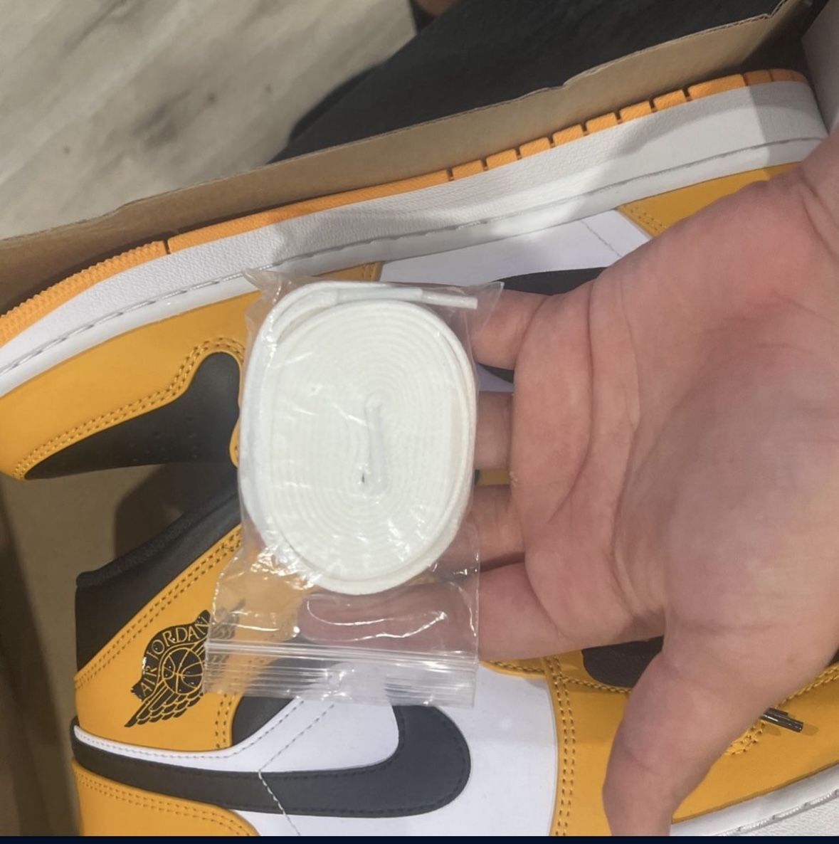 JORDAN 1 MID