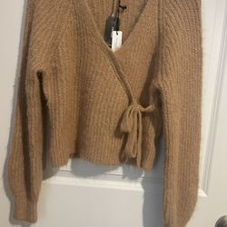 NWT Express Size M Wool Blend V Neck Long Sleeve Sweater