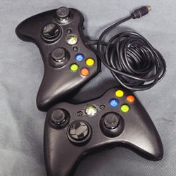 Xbox 360 Controllers – Lot of 2