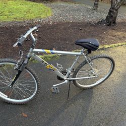 Rockridge Motiv 21 Speed Mountain Bike With Gel Seat.  26” tires