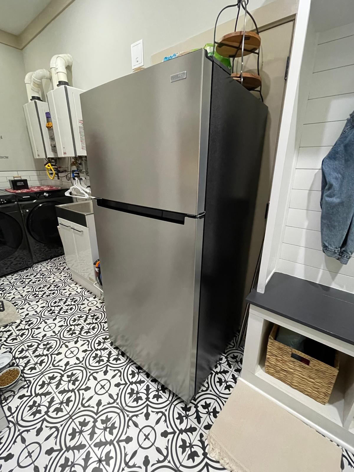 600$ Vissani 18.5 Cu. Ft Top Freezer Refrigerator