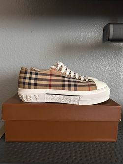 Burberry converse size 9