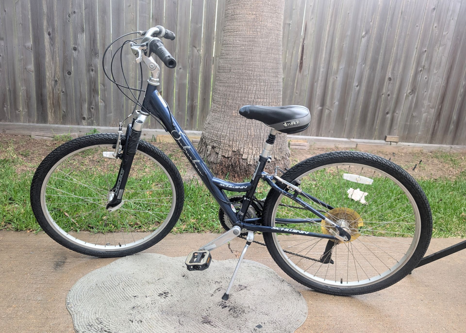 Schwinn Suburban - 26" wheels Aluminum Mountain bike