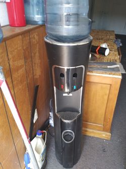 Deep Rock cold and hot water dispenser