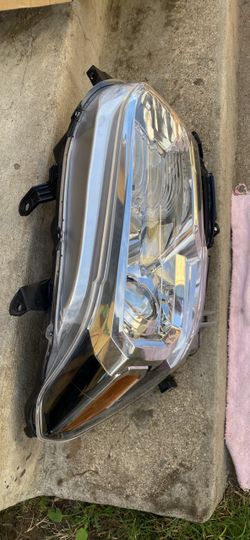 2023 Toyota Tacoma, fit 2016-2023 OEM Headlight with Projector, right side